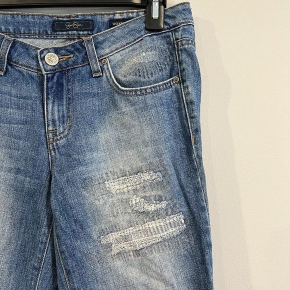 JESSICA SIMPSON Light Wash Distressed Weekend Relaxed Skinny Jeans (26) - Picture 3 of 8